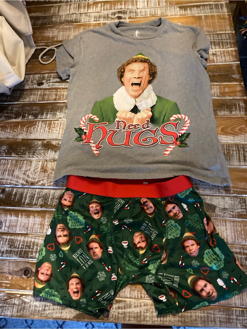 ELF Women's Grey and Green Holiday Pajama Set